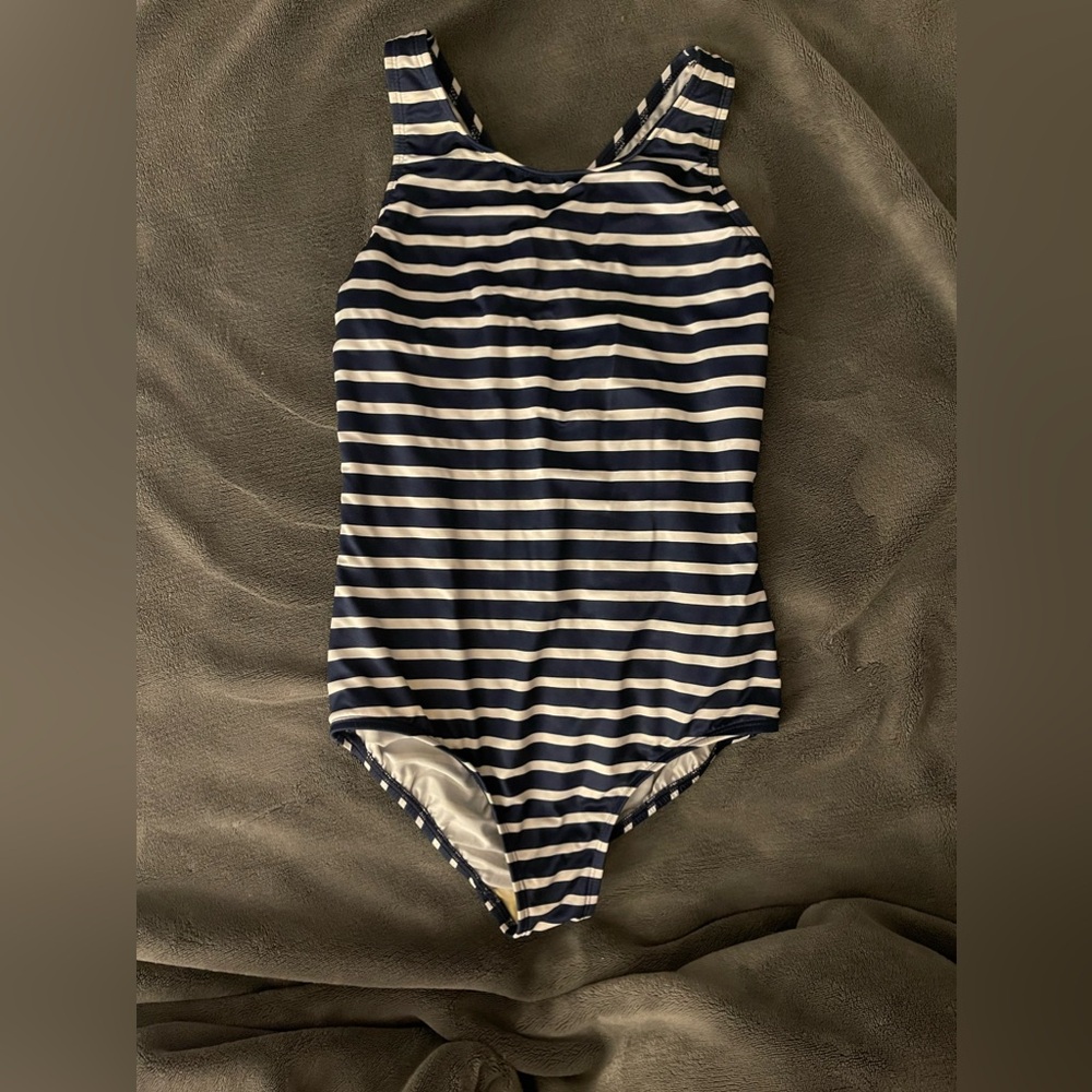 Like new! Girl’s size 10 one piece Lands End modest swim suit